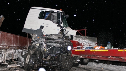 В Нижневартовском районе столкнулись два грузовика: один человек погиб