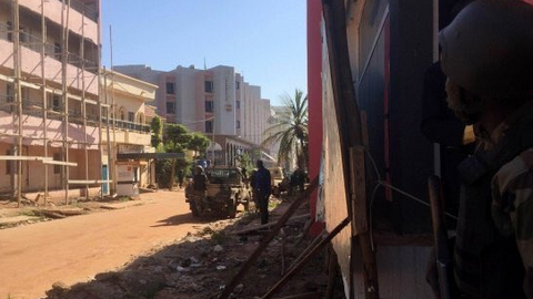 МИД РФ: среди погибших в отеле в Мали есть россияне. Ответственность за теракт взяли на себя сторонники ИГ