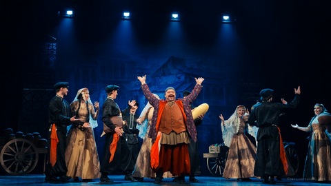 Мюзикл и водевиль. Тюменский драмтеатр даст два спектакля в Сургуте