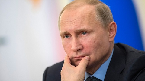 Путин сократил себе и Медведеву зарплату еще на один год