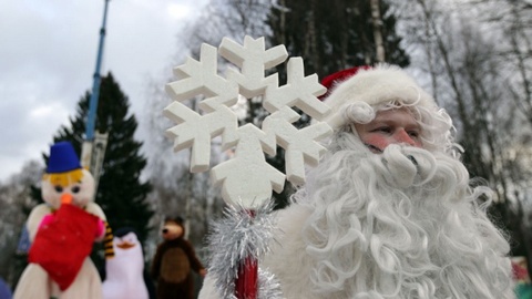Верят в чудо. Россияне в Новый год просят о хороших мужьях, излечении от рака и мирном небе