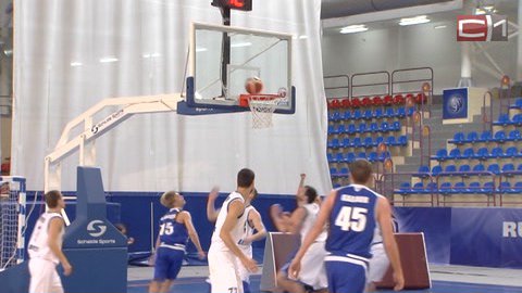 Засыпали трехочковыми. Сургутские баскетболисты одержали победу над командой из Ревды