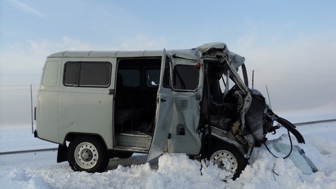 В Нижневартовском районе УАЗ влетел в полуприцеп КАМАЗа. Два человека погибли, еще четверо пострадали