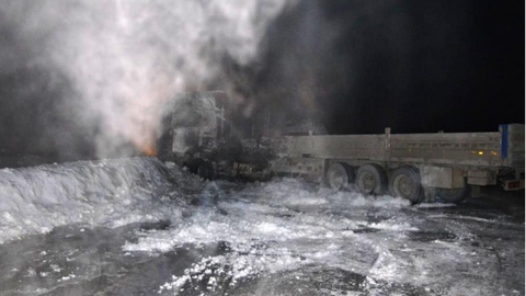 После столкновения грузовики загорелись. Подробности смертельного ДТП в Нефтеюганском районе. ФОТО