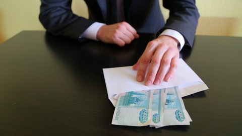 В Югре крупного чиновника «поймали за руку» во время получении взятки в 700 тысяч рублей