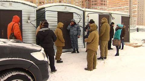 На стройку сургутского перинатального центра прибыли проверяющие из Москвы. Некоторых подрядчиков намерены отстранить от работы