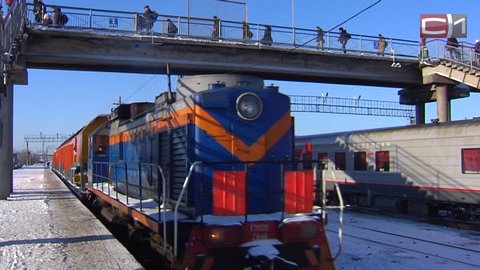 На ЖД-путях в Югре погиб мужчина — его сбил грузовой поезд