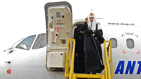 У летевшего в Антарктиду самолета с патриархом Кириллом лобовое стекло кабины разлетелось на мелкие кусочки 