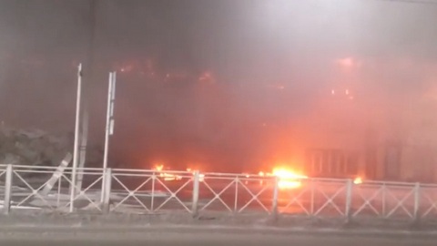 Под Новосибирском из-за крупного пожара блокирована федеральная трасса. ВИДЕО