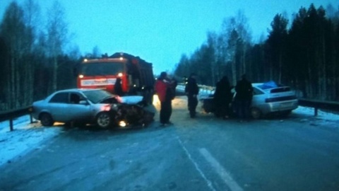 Массовое ДТП на трассе Екатеринбург-Тюмень: госпитализированы шесть человек, в том числе ребенок