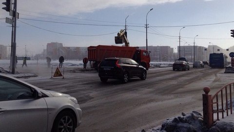 В Сургуте завершена ликвидация прорыва теплотрассы. Движение по проспекту Ленина открыто