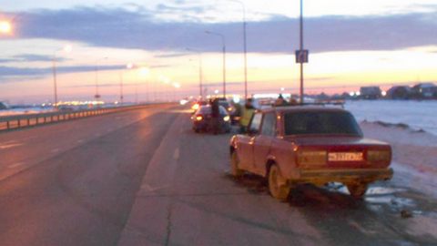 На трассе «Тюмень-Ханты-Мансийск» ВАЗ влетел в «Тойоту» - пострадал пенсионер, который взял машину без разрешения