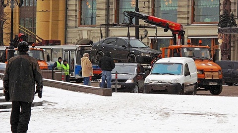В Нижнем Новгороде мужчина умер от инфаркта, пытаясь догнать эвакуатор со своей машиной