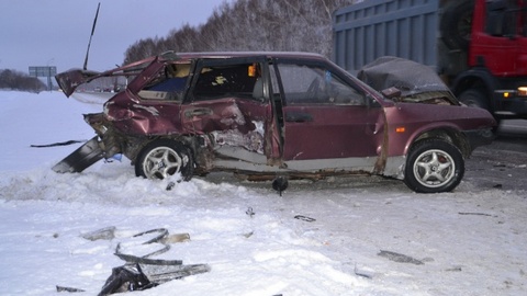 В Сургутском районе при столкновении с КамАЗом погиб водитель «девятки»