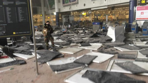 В Брюсселе прогремели три взрыва — в аэропорту и метро. Есть погибшие