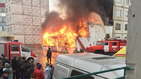 Пожар в Федоровском: сгорел 2-этажный магазин. ФОТО