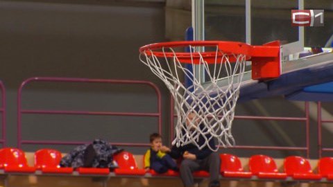 Сургутские баскетболисты борются за трофей российской суперлиги. Начинать пришлось с ноля