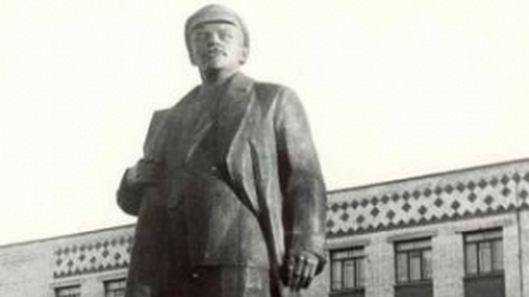 Возвращение Ильича. В Ханты-Мансийске вновь появится памятник Ленину, демонтированный в 2000 году