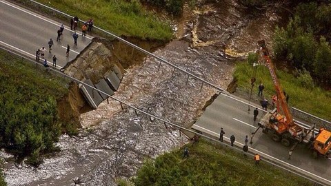 На трассе Тюмень-Ханты-Мансийск, где год назад размыло дорогу, построят мини-мост