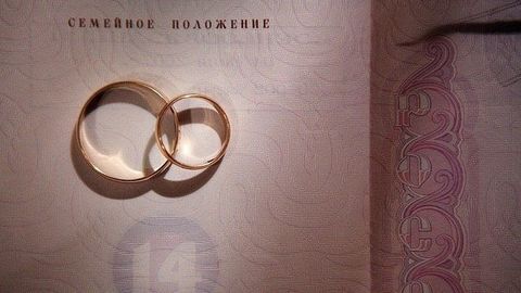 Росстат: Россияне стали реже жениться и чаще разводиться
