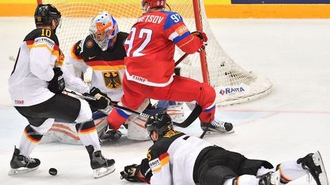Сборная России по хоккею вышла в полуфинал Чемпионата мира, где сыграет с финнами