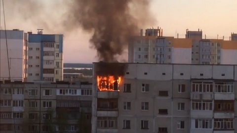 Вспыхнул как спичка: в Сургуте на Энергетиков за считанные минуты сгорел балкон квартир