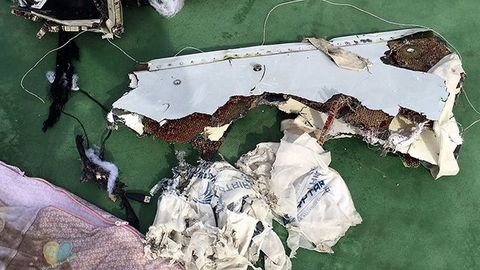 Новая версия крушения. Самолет Egyptair мог упасть из-за ложного сигнала о задымлении