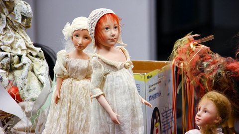 Программа на уик-энд: ищем сундук счастья и впадаем в детство, разглядывая кукол