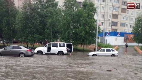 Ливневая система не выдержала сургутских дождей. ФОТО/ВИДЕО