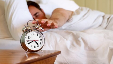Ученые назвали ночь недели, в которую людям спится лучше всего