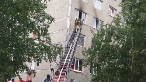 В Сургуте на улице Пушкина горела квартира: пострадали женщина и ребенок