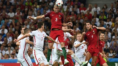 Португалия обыграла сборную Польши по пенальти и вышла в полуфинал Евро-2016