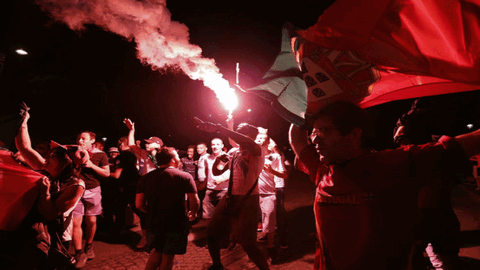 Отметили как следует! Португальских болельщиков после победы в ЕВРО пришлось успокаивать полиции