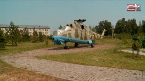 "Летающий танк" появился в тюменском сквере. Боевой МИ-24, прошедший Афган, уже облюбовала местная детвора 