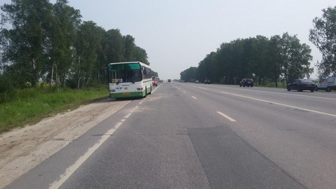 Две девочки-подростка пострадали в аварии на трассе Тюмень-Ханты-Мансийск. У пассажирского автобуса пробило колесо