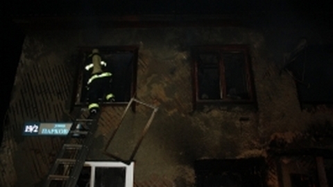 В Сургуте ночью горел жилой дом на ул. Парковой, а утром- производственное здание на Сосновой. ФОТО