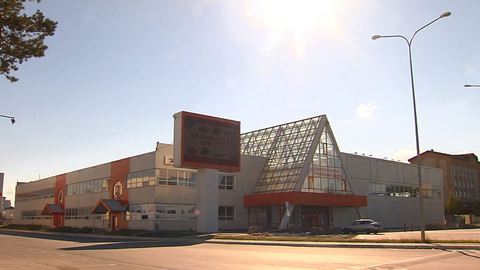 В Сургуте, в здании бывшего гипермаркета "Рост" на Нефтеюганке, оборудуют центр адаптивного спорта