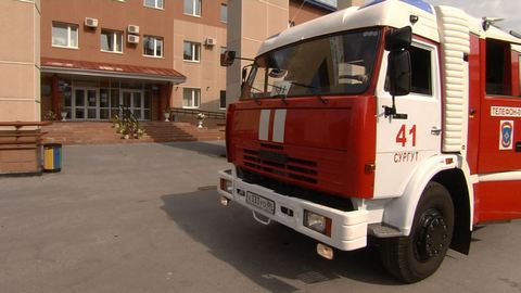 В Сургуте из спортшколы "Югория" в самый разгар дня эвакуировали детей и персонал