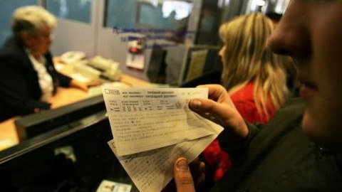 В Югре агентство по продаже билетов незаконно взимало дополнительную плату при расчете картой