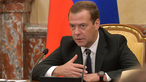 Дмитрий Медведев вновь высказался о зарплатах учителей - «выглядят весьма прилично»