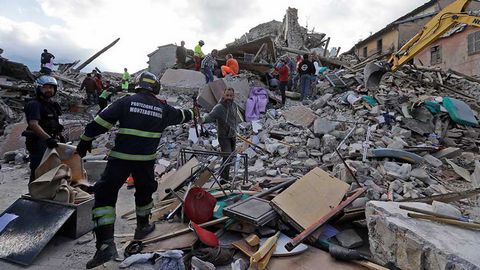 Катастрофическое землетрясение в Италии: разрушены целые города, люди кричат под обломками