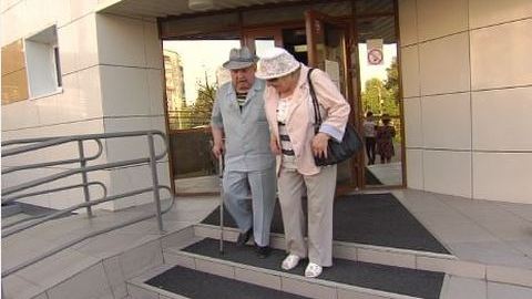 Любовь против бюрократии. Штурмовать сургутский ЗАГС был готов 89-летний жених, чтобы его побыстрее расписали с избранницей