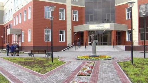 Наталья Комарова вместе с сургутскими общественниками приняла новую школу искусств на ПИКСе