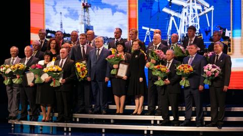 Наталья Комарова поздравила сургутских нефтяников: 3 тысячи человек получили награды