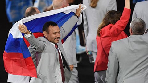 Паралимпийская «чистка»: за пронос флага России аккредитации лишились два члена белорусской делегации