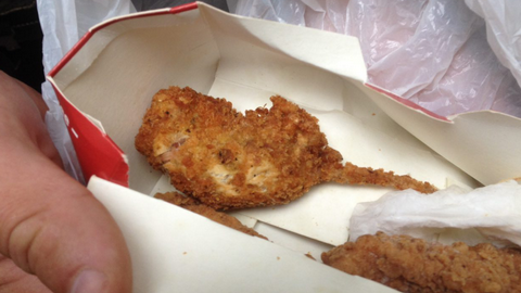 Крыска в панировке. KFC оправдал своих сотрудников в скандале о зажаренном вместо курицы грызуне
