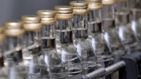Минпромторг предложил снизить цену на водку до 100 рублей за бутылку