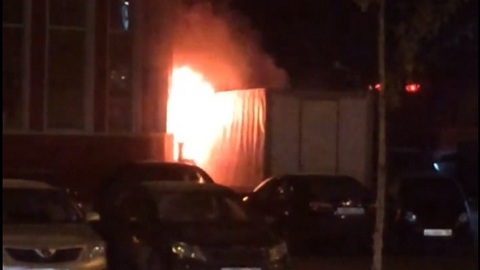 На Комсомольском проспекте в Сургуте ночью горел «ЗИЛ-Бычок»