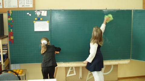 Кто дежурный? Российских школьников планируют вновь привлекать к труду