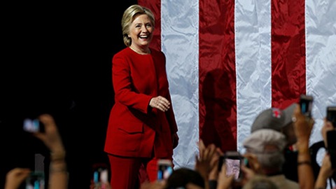 В США стартовали выборы президента: Клинтон выиграла голосование на первом открывшемся участке